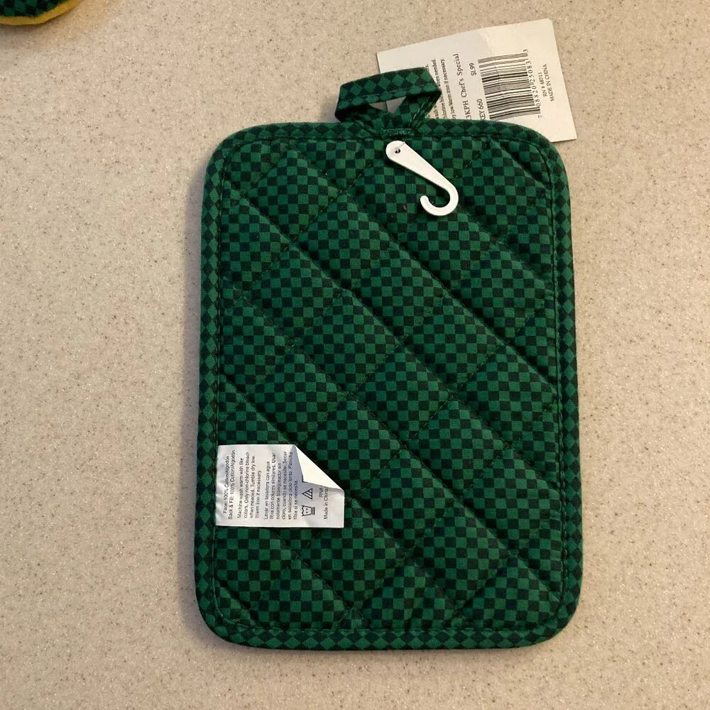 Oven Mitts and Pot Holders NWT